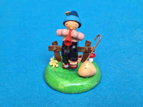 Blumenkind junge auf bank mit - blumenkind,