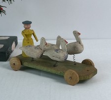 3496/25 Spielzeug Wagen Frau